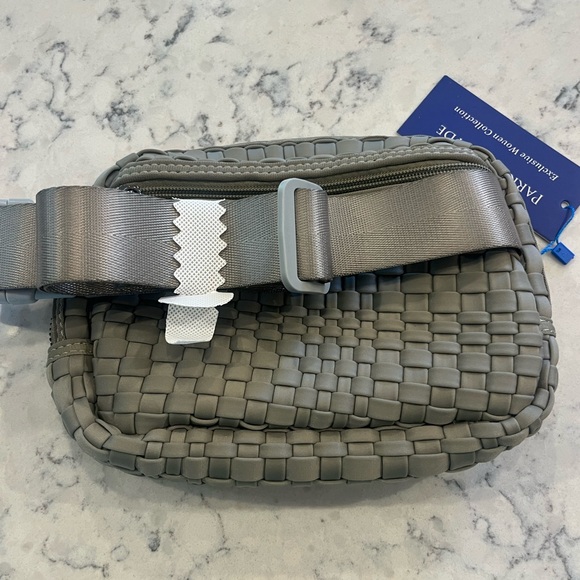 Parker & Hyde Belt Bag - Sage - Brand New With Tags - Picture 5 of 6